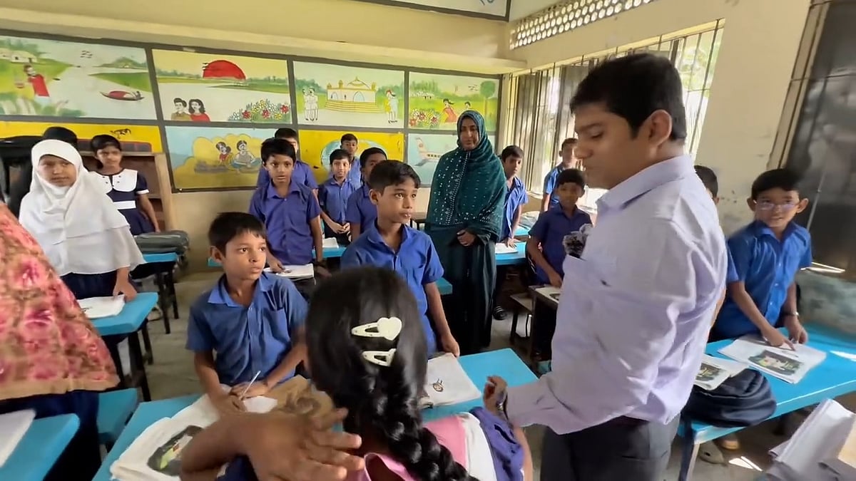 The little girl who raised bread in the face of the stake was taken to school