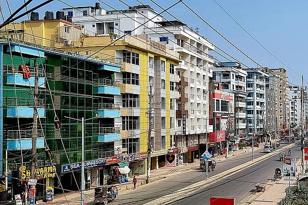 আবাসিক হোটেলের শৌচাগারে মিলল নারীর গলাকাটা লাশ, কক্ষে আড়াই বছরের শিশু