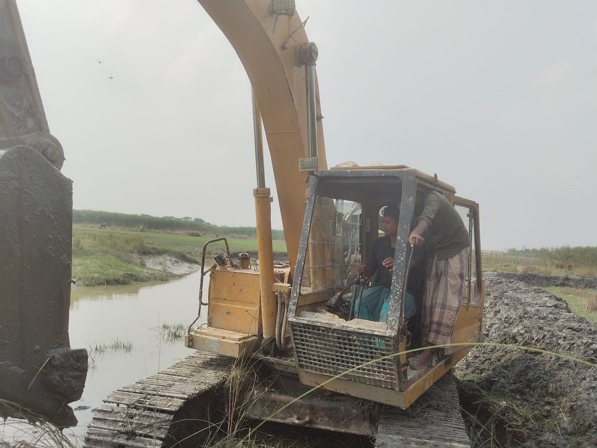 Ataque a los agricultores durante la construcción de la presa de la cosecha, tres heridos