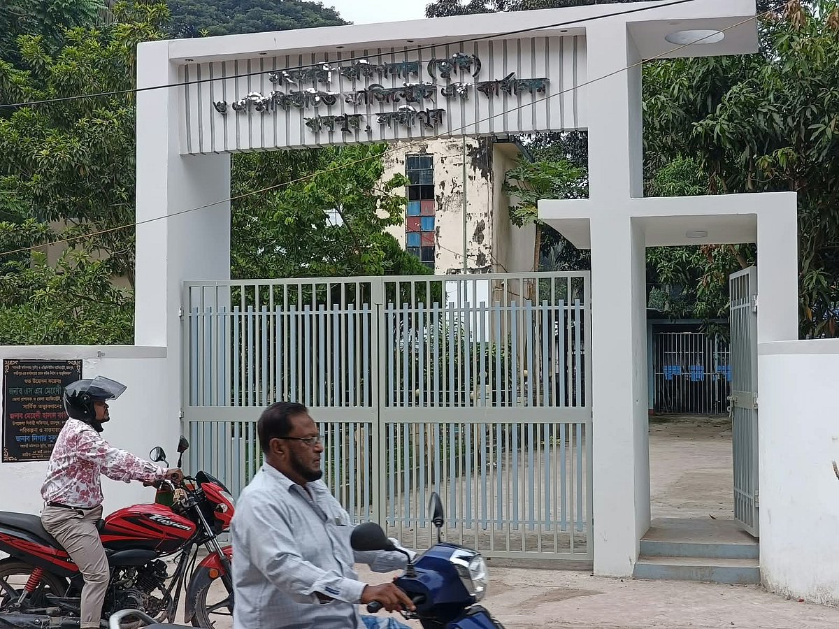 ইজারার ১২ লাখ টাকা সরকারি কোষাগারে জমা দেননি দুই কর্মচারী, ব্যবস্থা নিতে চিঠি