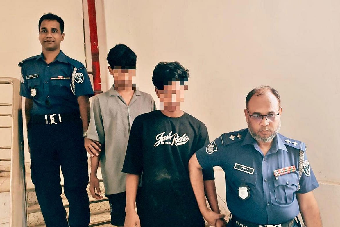 মাদক সেবনে নিষেধ করায় রিকশাচালককে মাদকসেবী বানিয়ে মব করে হত্যা