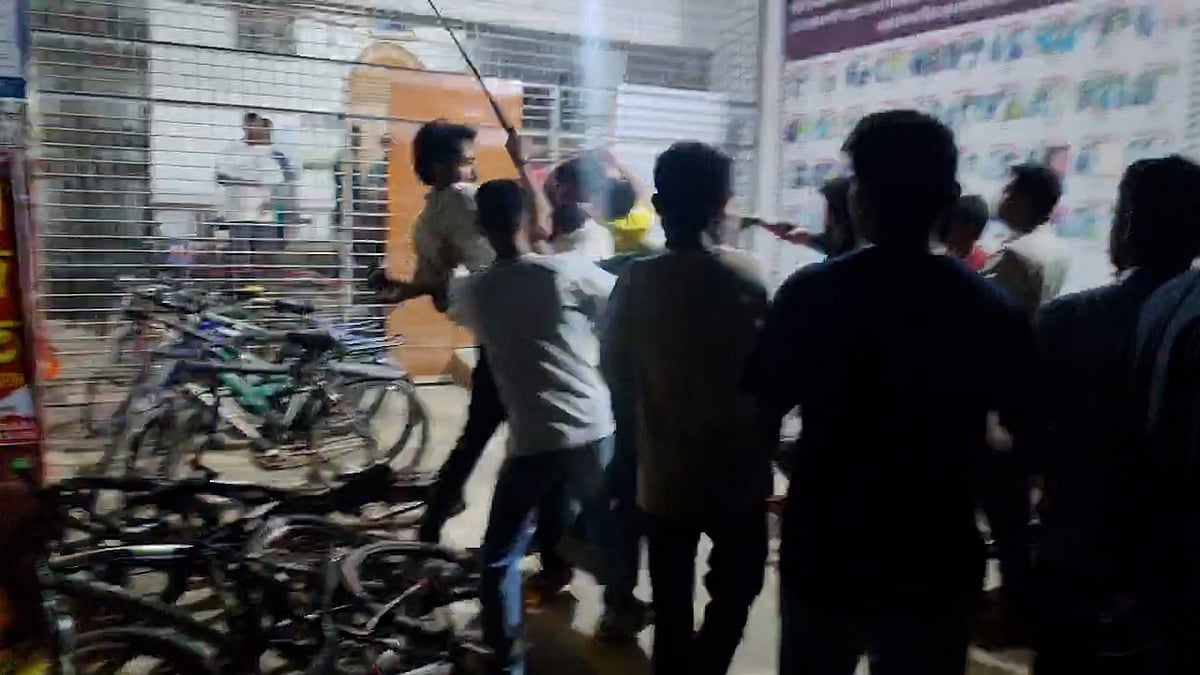 রাজশাহী বিশ্ববিদ্যালয়ে ছাত্রদলের হামলায় চার সাংবাদিকসহ আহত ১০
