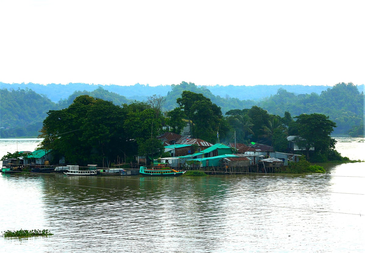 হ্রদ হারালে হারাবে যে পৃথিবী