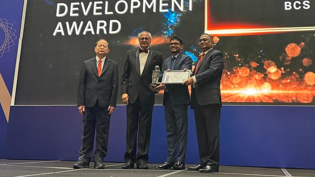 অ্যাসোসিওর ডিজিটাল ও এআই পুরস্কার পেল বাংলাদেশের ৩ প্রতিষ্ঠান
