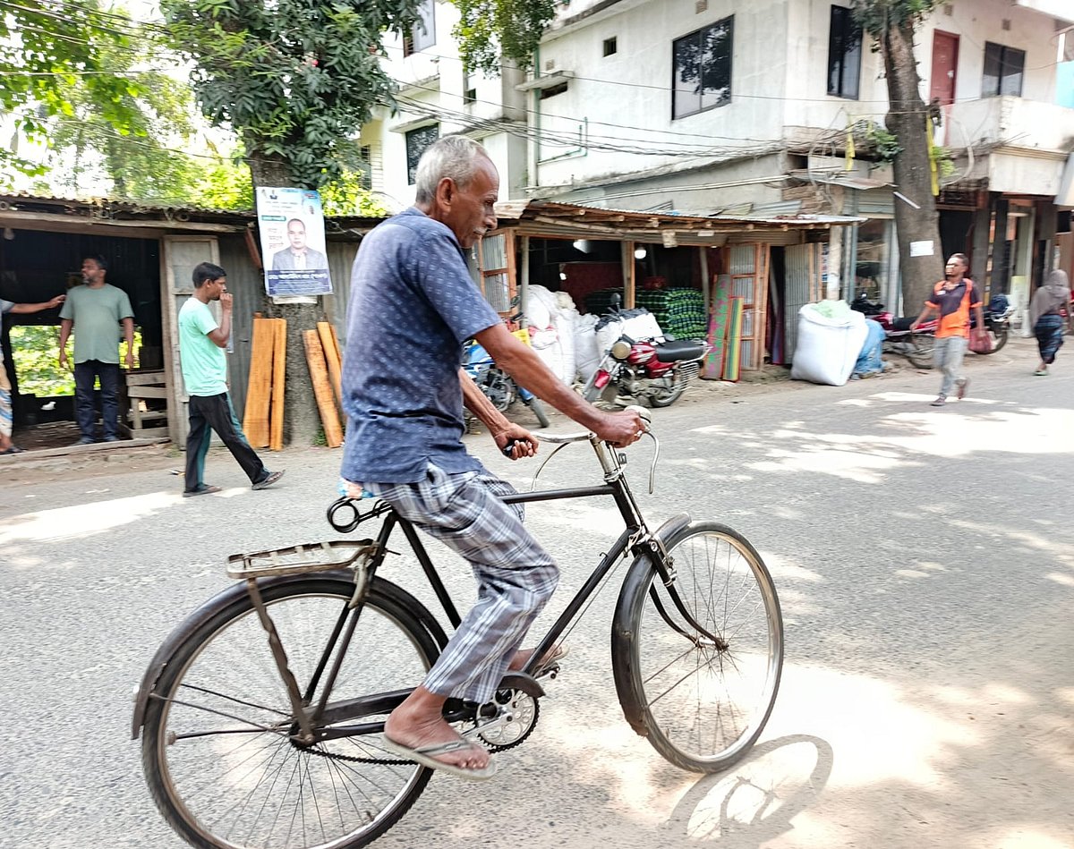 ২৮০ টাকায় কেনা সাইকেলটি ৬০ বছর পরও সামাদের সঙ্গী