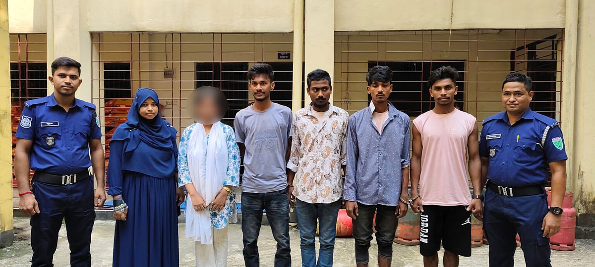 বিয়ের চার মাস পর স্ত্রীকে ভারতে পাচারের চেষ্টা স্বামীর