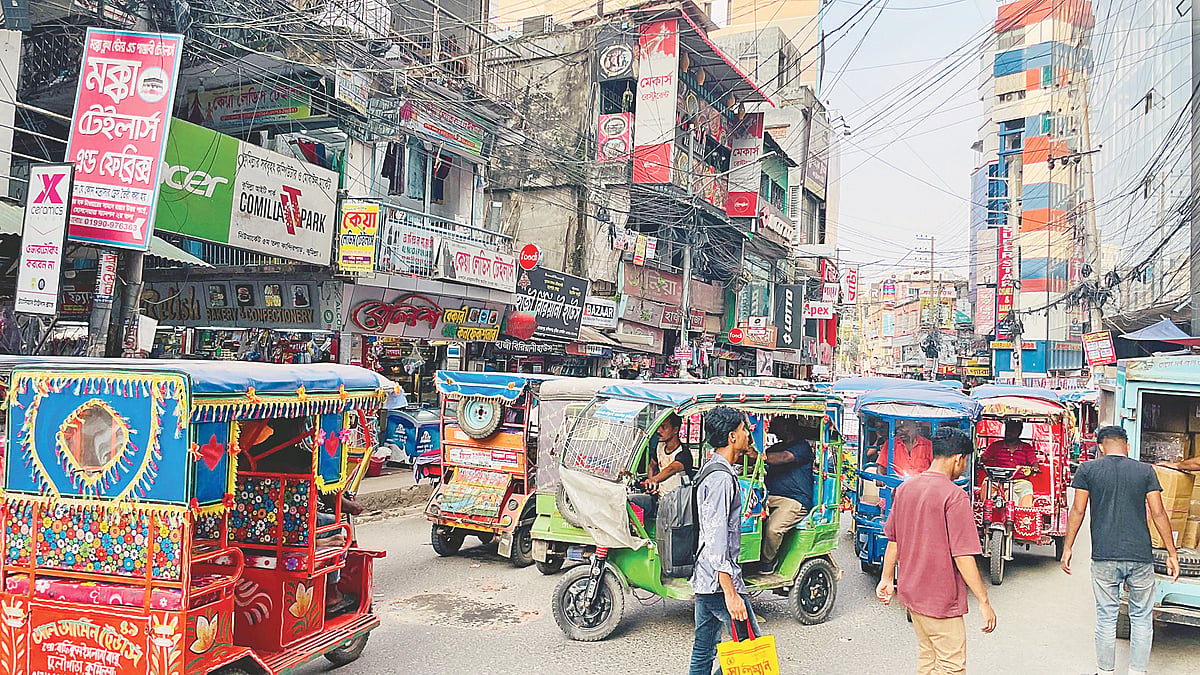 অটোরিকশার দাপটে কুমিল্লা শহর স্থবির