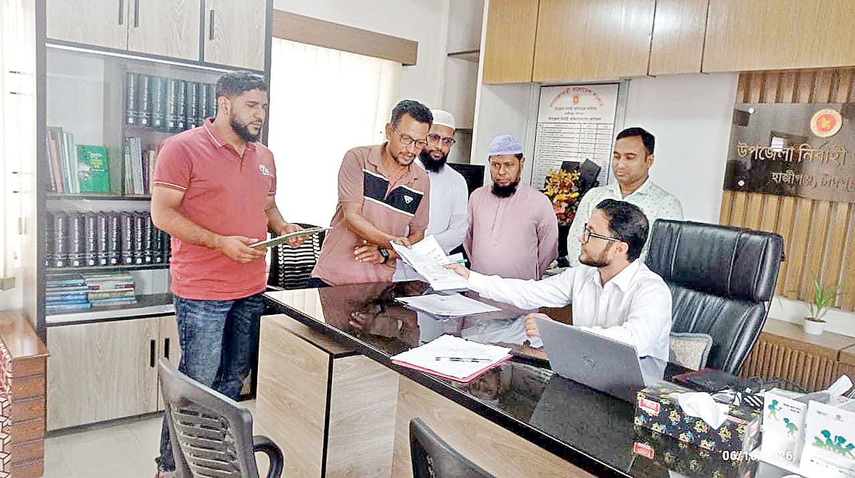 ‘অনুমতি ছাড়াই’ সমস্যার কথা জানানো যাচ্ছে হাজীগঞ্জের ইউএনওকে
