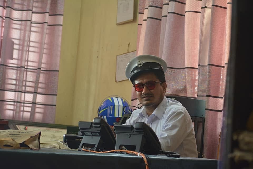 পা হারিয়েও থামেননি, রাবির সাবেক শিক্ষার্থী সুজন এখন স্টেশনমাস্টার