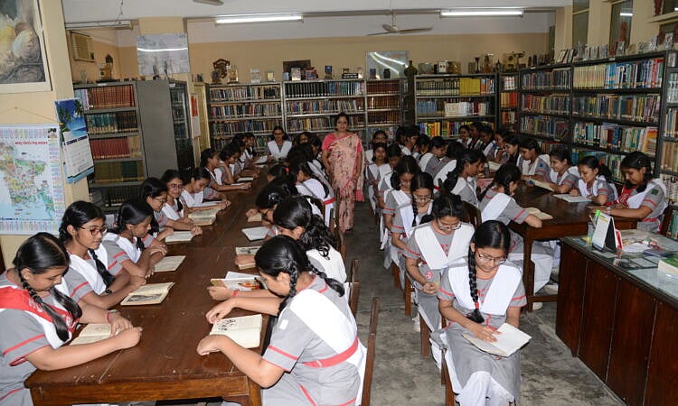হলিক্রস স্কুলে ২০২৭ সালে দিবা শাখায় ষষ্ঠ শ্রেণিতে ভর্তি, প্রার্থী বাছাই ১৩ নভেম্বর