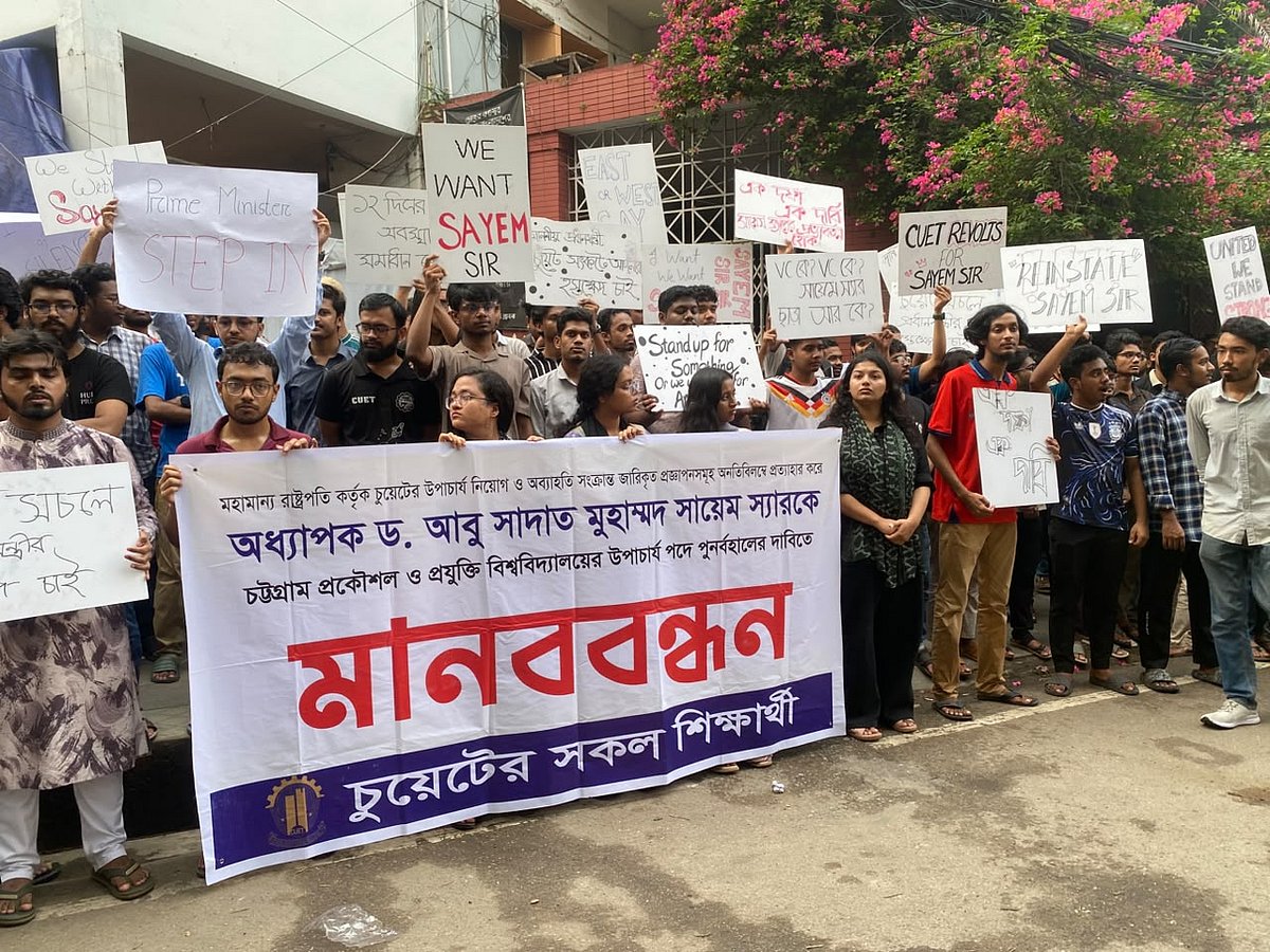 আন্দোলনের মধ্যেই শিক্ষক-কর্মকর্তাদের বেতন আটকে দিলেন চুয়েট ভিসি