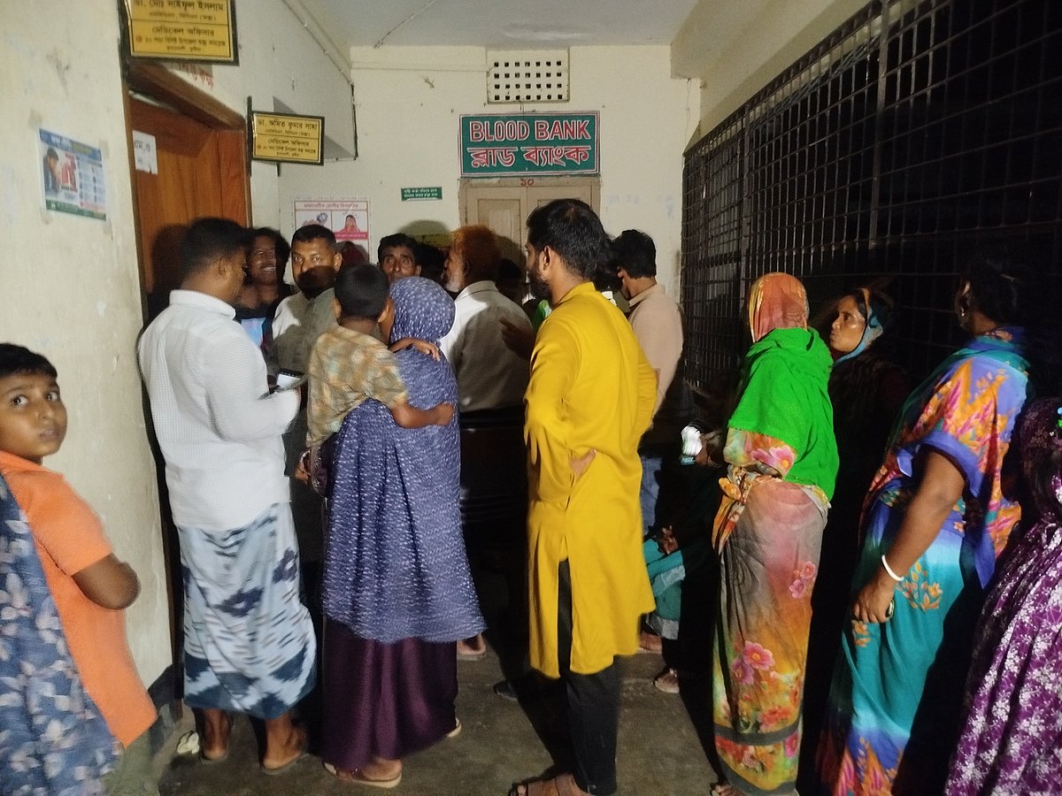 দেড় ঘণ্টায় এক কুকুরের কামড়ে হাসপাতালে ৩৩ জন