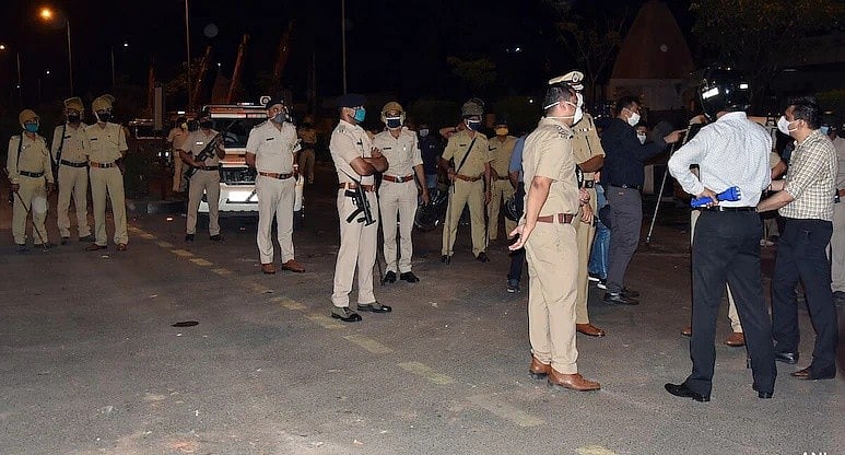 গুজরাটে ‘পবিত্রকরণ আচার’–এর অজুহাতে নারীকে দলবদ্ধ ধর্ষণ, সেই ভিডিও ছাড়ল সামাজিক মাধ্যমে