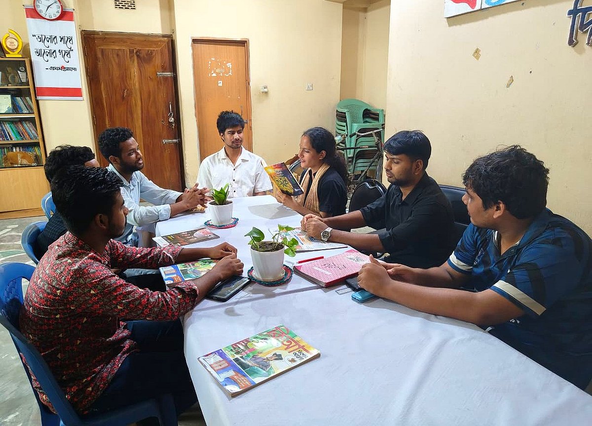 দিনাজপুর বন্ধুসভার পাঠচক্রে মোজাম্মেল বিশ্বাসের ‘শীতরোদে কাকদৃশ্য’