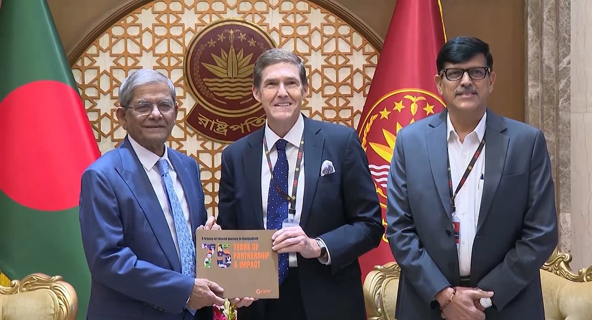 রাষ্ট্রপতির সঙ্গে কেয়ার বাংলাদেশ প্রতিনিধিদলের সৌজন্য সাক্ষাৎ