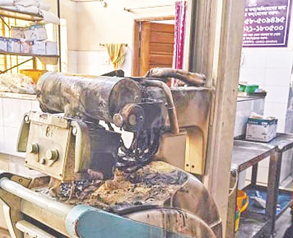 রাজশাহী মেডিকেলে পোড়া এক্স–রে মেশিন ৮ মাসেও ঠিক হয়নি, রোগীর বাড়তি খরচ