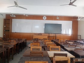 চুয়েটে শাটডাউন গড়িয়েছে ১৭ দিনে, বন্ধ ক্লাস-পরীক্ষা