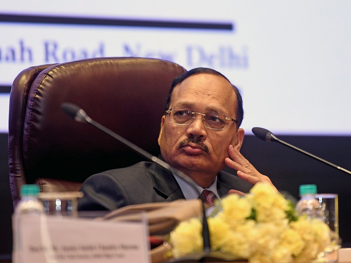 মাছি মারতে হাতুড়ি চালানো যায় না: কেন বললেন ভারতের প্রধান বিচারপতি
