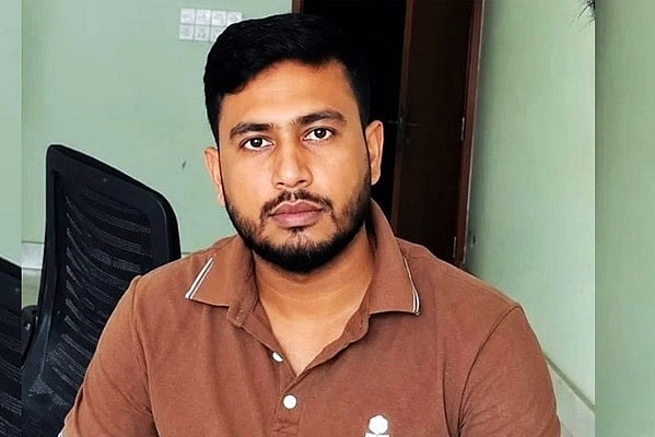 মাদক সেবনের আসর থেকে আটক এএসআই থানায় নেই, পুলিশ বলছে ছুটিতে