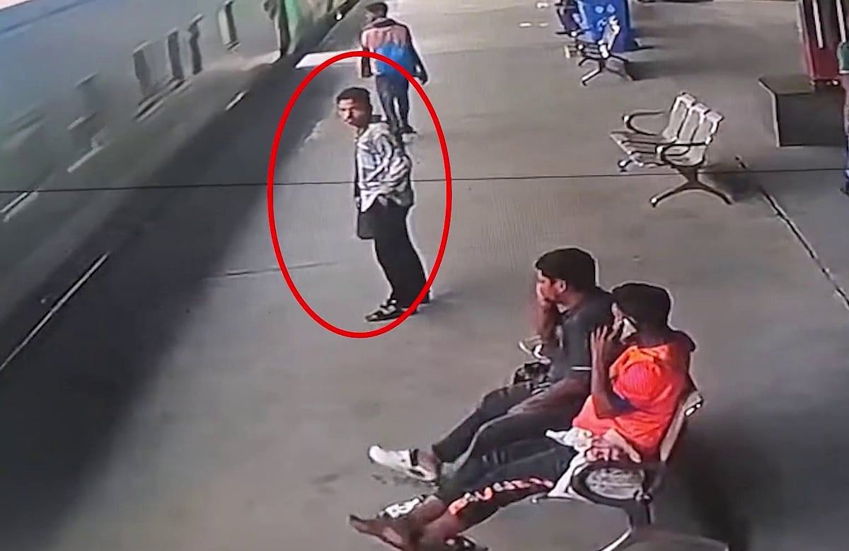 জার্মান পর্যটকের ল্যাপটপ-ক্যামেরা চুরি: সিসিটিভি ফুটেজে দেখা ব্যক্তিকে খুঁজছে পুলিশ