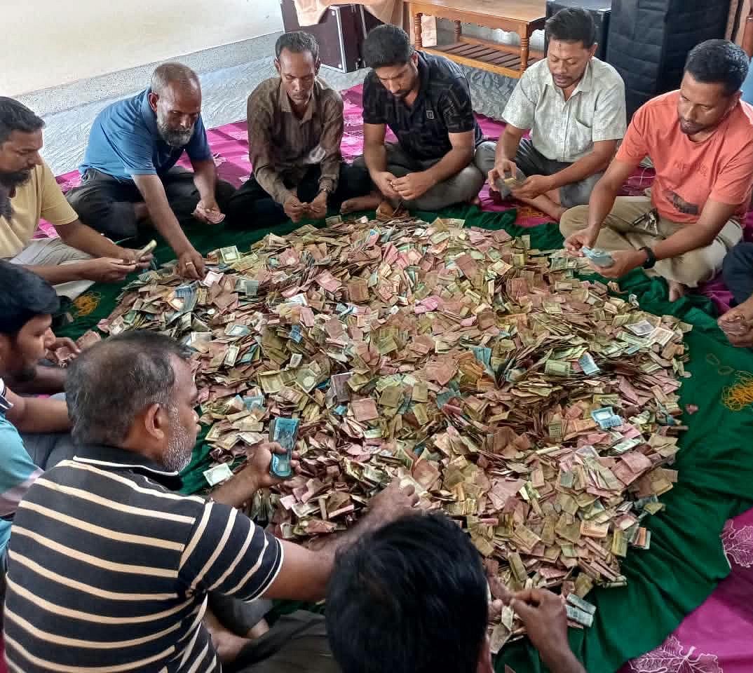 প্রথমবার প্রকাশ্যে খোলা হলো লালন আখড়াবাড়ির দানবাক্স, সাড়ে ৩ ঘণ্টা চলে গণনা