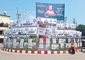 নির্বাচনী ব্যানার-বিলবোর্ডে আড়ালে ‘জুলাই স্মৃতিস্তম্ভ’