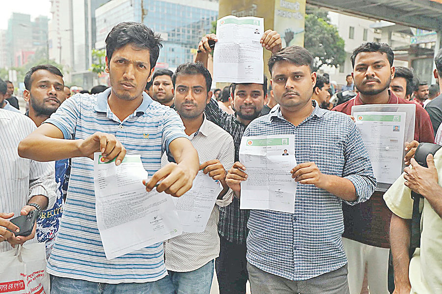 সন্দেহ যুব উন্নয়ন অধিদপ্তরের দিকে