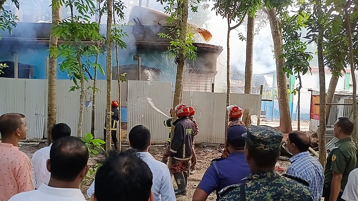 রাজবাড়ীতে কলেজছাত্র হত্যা: গ্রেপ্তার তিন আসামি ও ‘ইন্ধনদাতার’ বাড়িতে আগুন