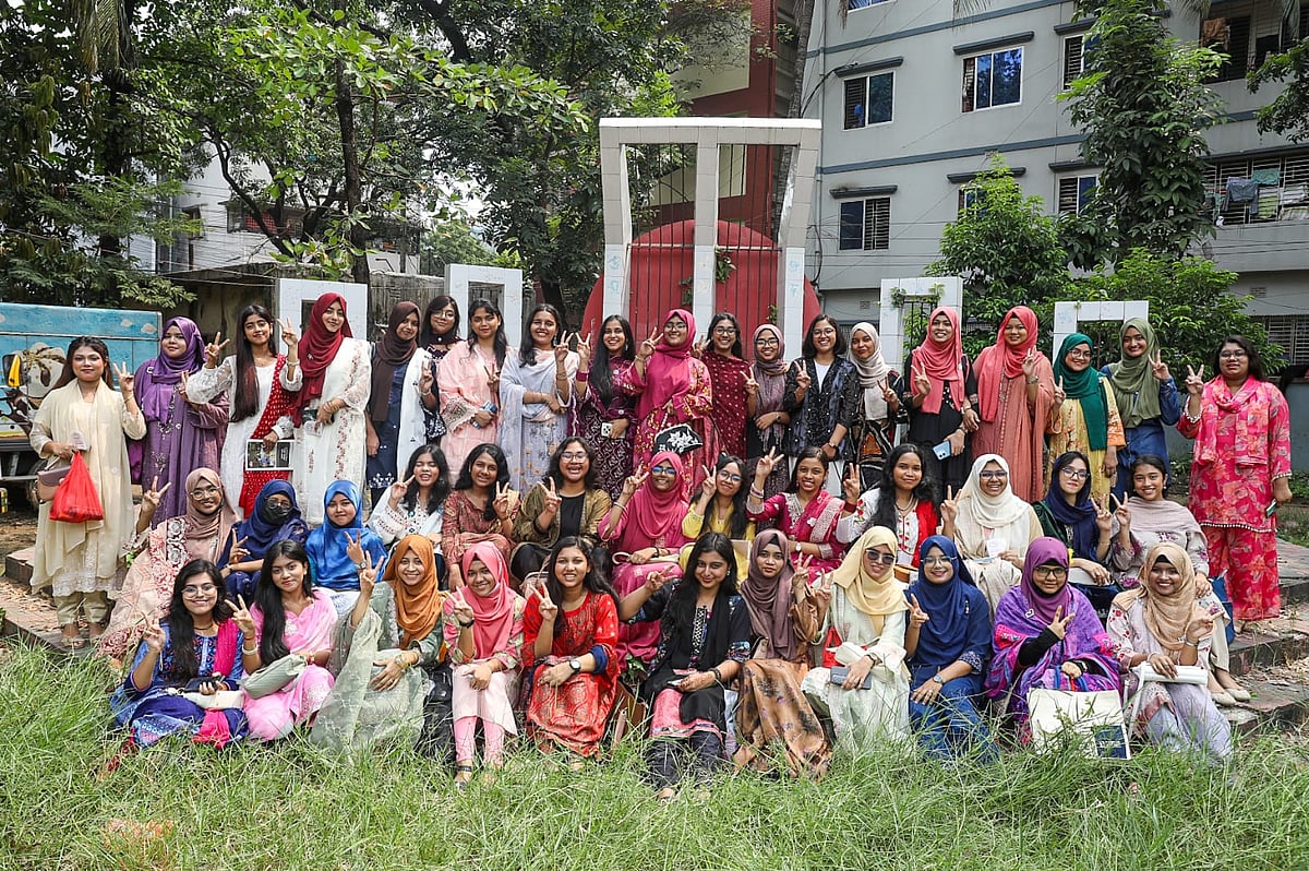 নারায়ণগঞ্জ, ফরিদপুর ও পাবনায় কৃতী শিক্ষার্থীদের সংবর্ধনা