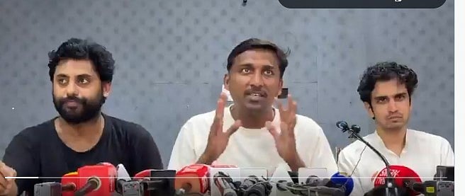 ককরোচ জনতা পার্টির (সিজেপি) নেতা অজিঙ্ক শিন্ডে