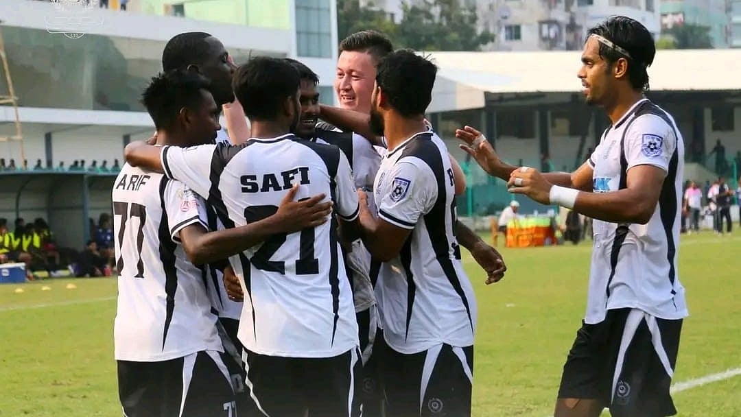 আরামবাগের জালে ৬ গোল দেওয়া মোহামেডান খেলোয়াড়দের উদযাপন