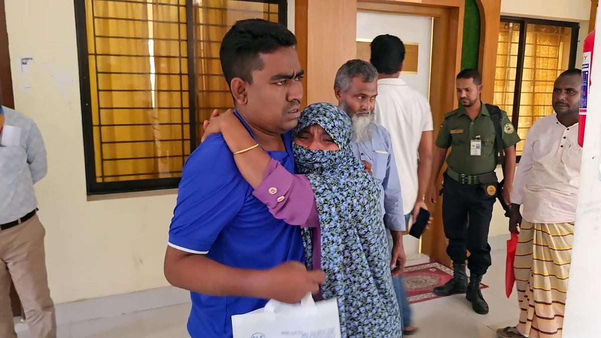 শেষ দিনগুলো ছেলের সঙ্গে কাটাতে চান মা, রাখতে নারাজ ছেলে