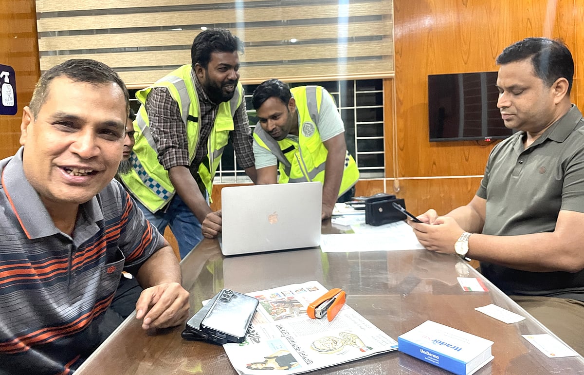 জার্মান পর্যটকের ল্যাপটপ তিন দিন পর উদ্ধার