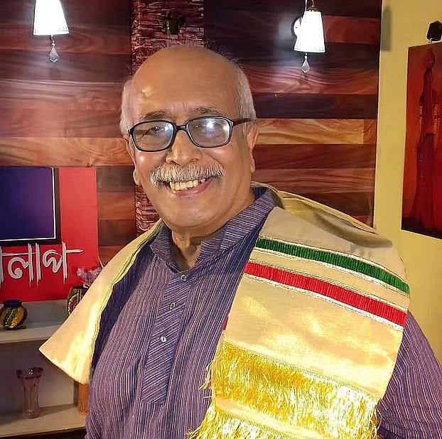 চেয়ারে বিশ্রাম নিচ্ছিলেন, হঠাৎ অসুস্থ হয়ে আর ফিরলেন না তিনি