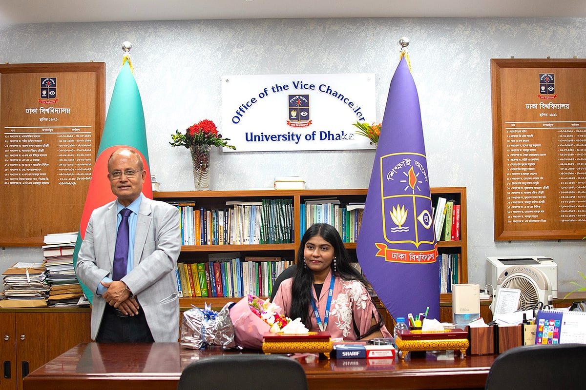 এক দিনের জন্য ঢাকা বিশ্ববিদ্যালয়ের উপাচার্য হলেন কলেজশিক্ষার্থী শীতল