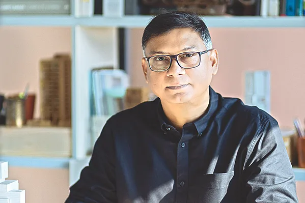 শহরের চাপ সামলাতে নতুন নগরায়ণ ভাবনা প্রয়োজন
