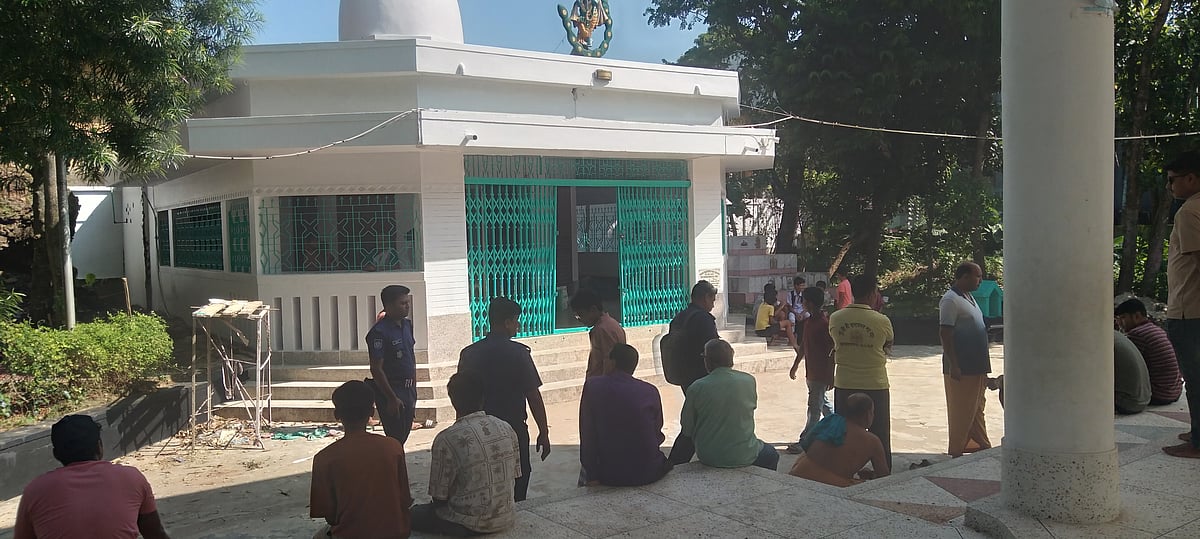 আখাউড়ায় মন্দিরের গ্রিল কেটে স্বর্ণালংকারসহ ৬ প্রতিমা চুরি