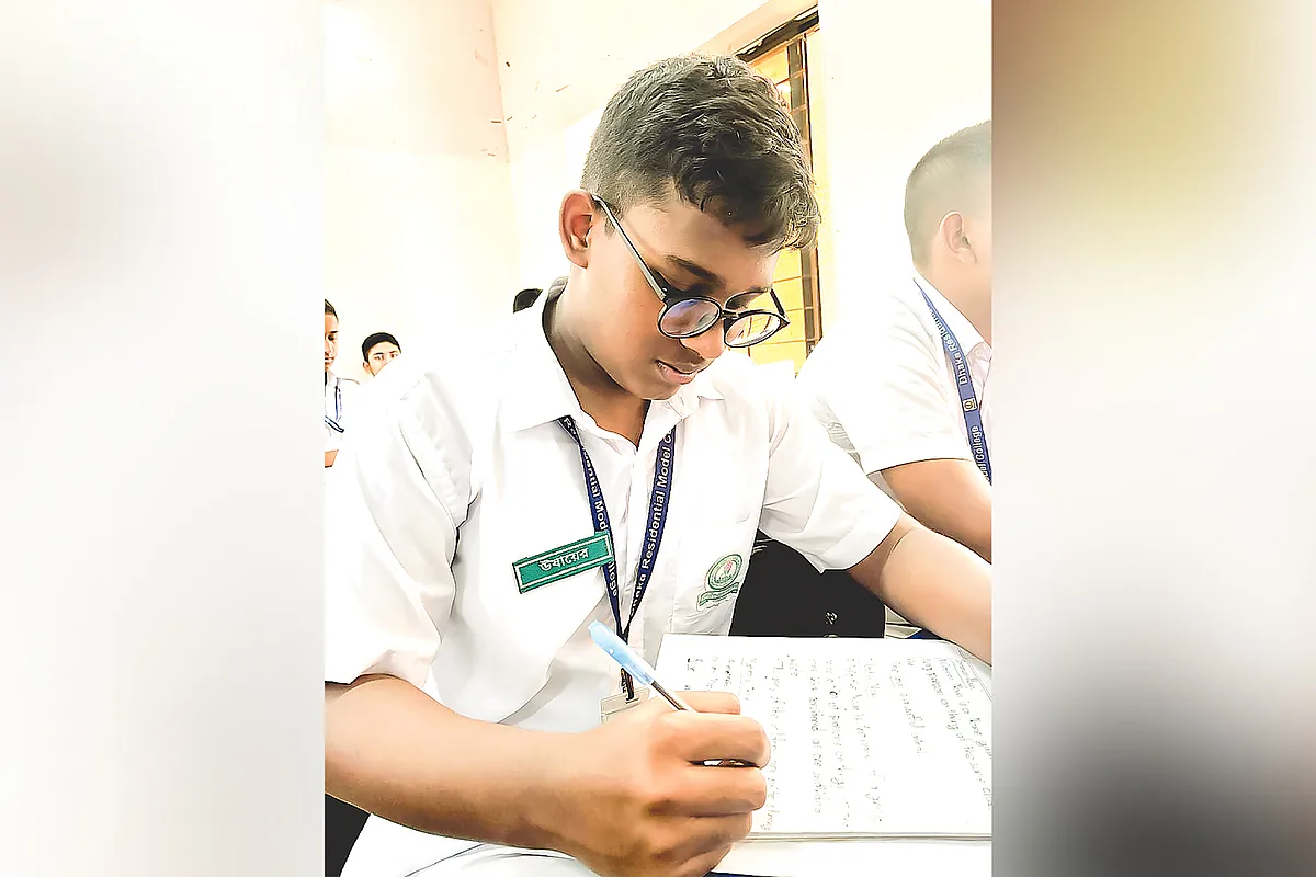 প্রাথমিক বৃত্তি পরীক্ষা ২০২৬। ইংরেজি—প্রিয় বই ও বায়ুদূষণ নিয়ে Short Composition