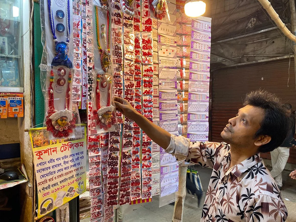 শাঁখারীবাজারে উৎসবের রং