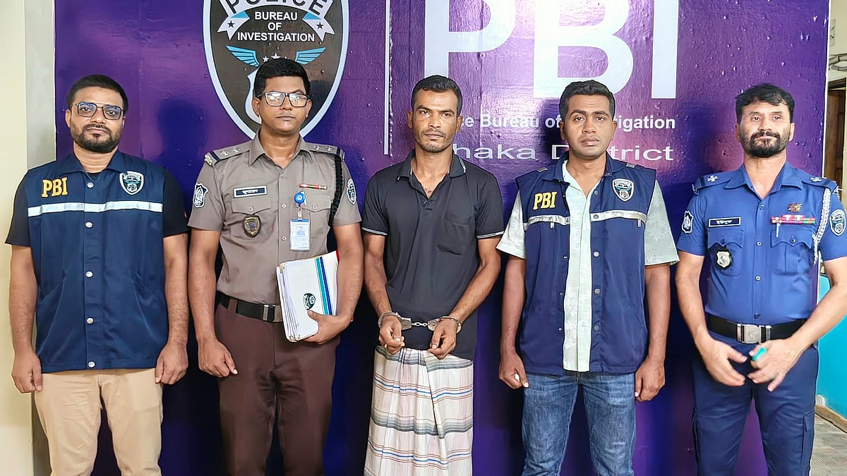 ফোনে সহকর্মীদের সঙ্গে স্ত্রীর কথা বলা নিয়ে সন্দেহ, হত্যার পর ভারতে পালাতে গিয়ে গ্রেপ্তার