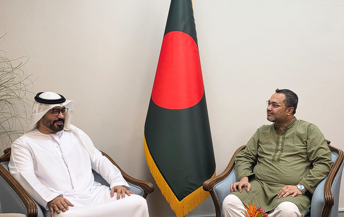প্রধানমন্ত্রীর উপদেষ্টা ও তাঁর কার্যালয়ের মুখপাত্র মাহদী আমিনের সঙ্গে সাক্ষাৎ করেছেন ঢাকায় নিযুক্ত সংযুক্ত আরব আমিরাতের রাষ্ট্রদূত আবদুল্লাহ আলী আল হুমুদি