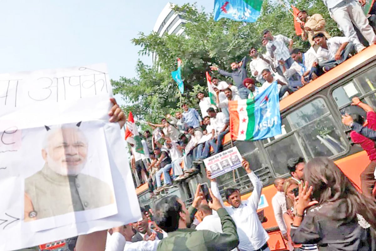 মোদি শাসনের এটাই কি শেষের শুরু