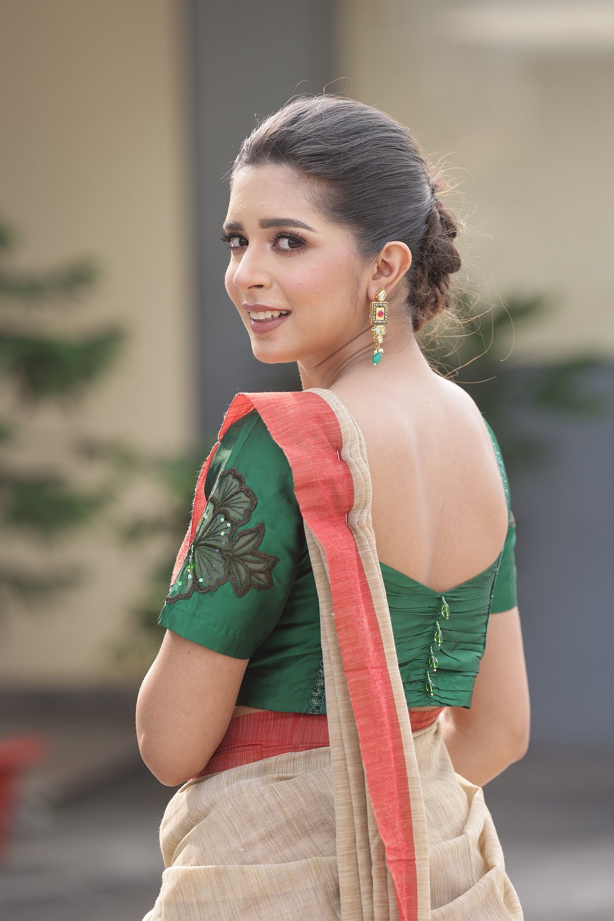 পূজার সাজে ৪ ব্লাউজ, দেখে নিন ছবিতে