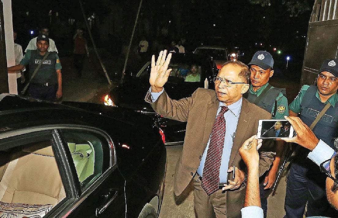 কানাডা থেকে এসকে সিনহা বললেন, ‘আমি ভাসমান’