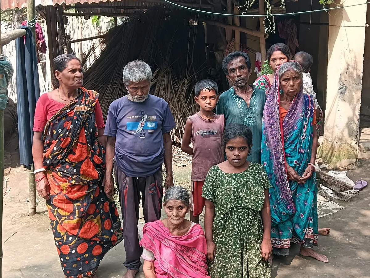 এক পরিবারের পাঁচজনই প্রতিবন্ধী, সংসারের দায়িত্বও জটিল রোগে ভোগা আরেক ব্যক্তির ওপর