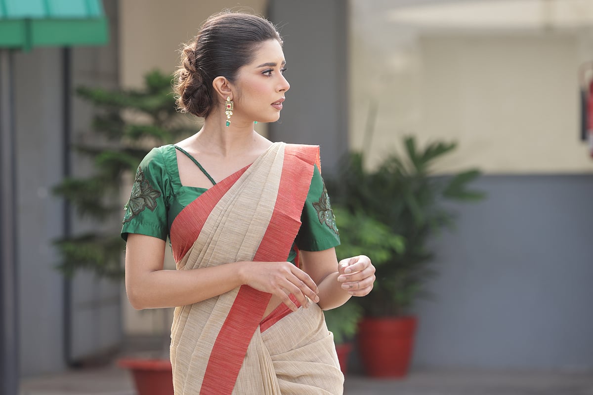 পূজার সাজে ৪ ব্লাউজ, দেখে নিন ছবিতে