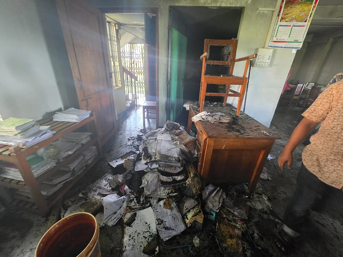 নেত্রকোনায় গ্রামীণ ব্যাংকের একটি শাখায় গভীর রাতে দুর্বৃত্তদের আগুন