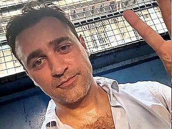 ইমরান খানকে ভারত ছাড়তে বলেছে পুলিশ