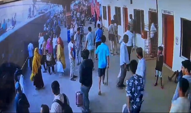 রামদার কোপে দুই পুলিশ সদস্য আহত, আসামি ছিনিয়ে নিতে ফাঁড়িতে হামলা