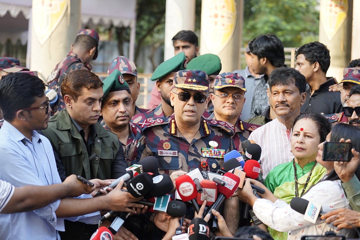 সীমান্তের ১৮০০ পূজামণ্ডপের নিরাপত্তা নিশ্চিত করার কথা জানালেন বিজিবি মহাপরিচালক